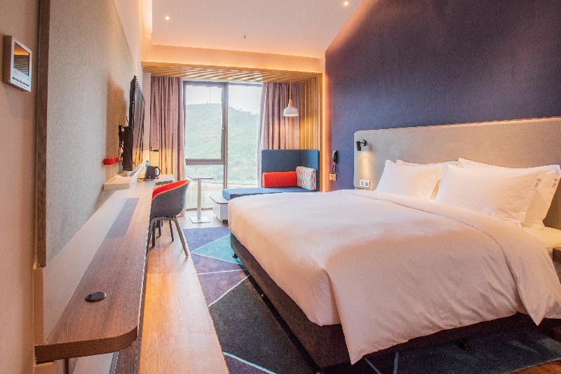 带大床的标准间, Holiday Inn Express Guizhou Qinglong, An Ihg