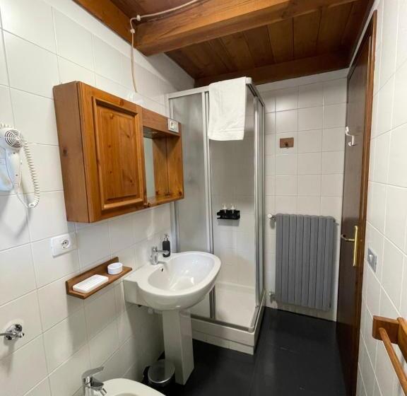 발코니가 있는 4인용 스탠다드 룸, Chalet Bellevue