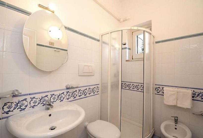 سوئیت جونیور با تراس, La Piazzetta