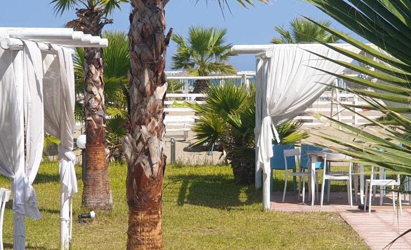 اتاق استاندارد چهار تخته با چشم‌انداز دریا, Torquemada Beach Club