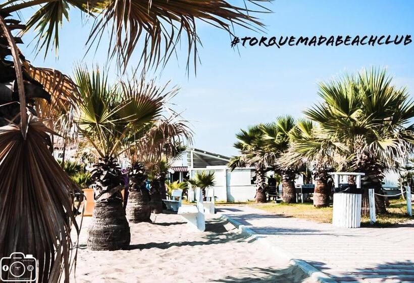 اتاق استاندارد چهار تخته با چشم‌انداز دریا, Torquemada Beach Club