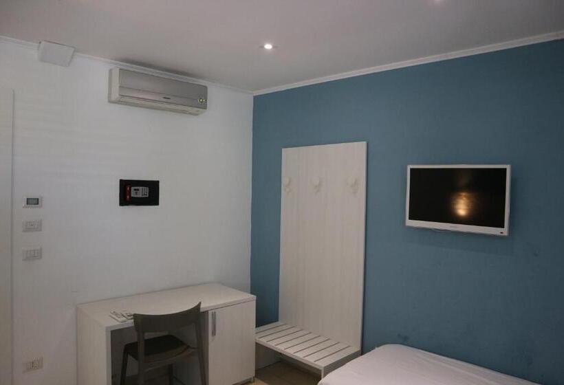 اتاق استاندارد چهار تخته با چشم‌انداز دریا, Torquemada Beach Club