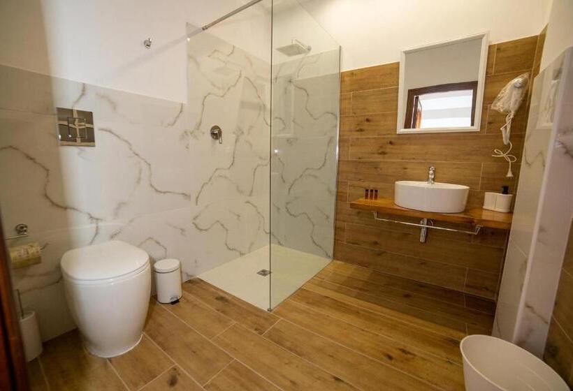 Трехместный Номер Стандарт с Балконом, B&b Zio Luciano