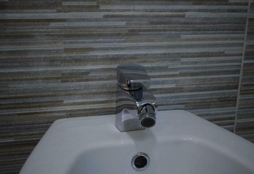 استودیوی لوکس, Il Borgo
