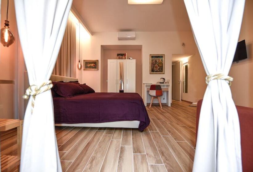 اتاق لوکس با چشمانداز شهر, B&b Casazeni