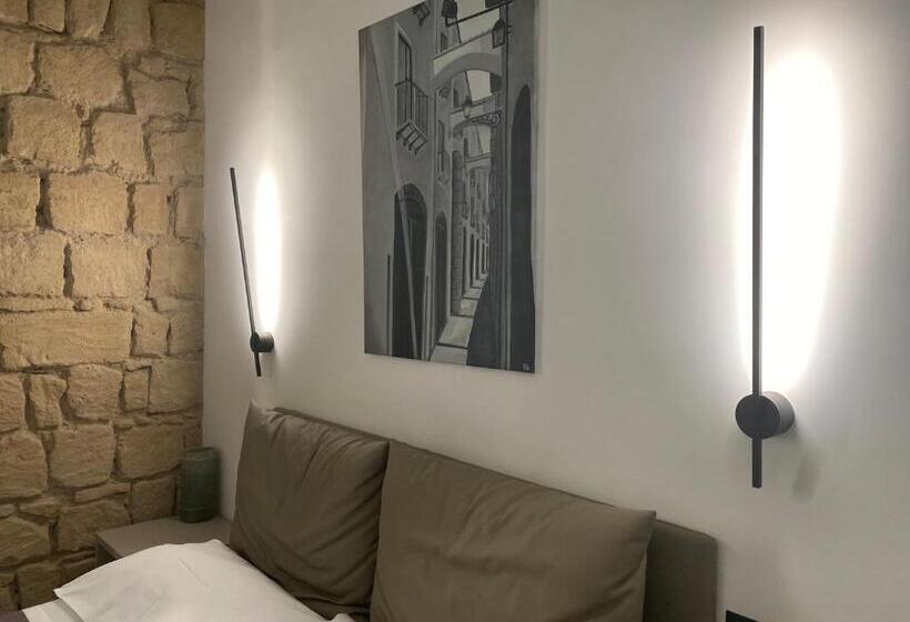 اتاق لوکس سه تخته, Holiday Guesthouse