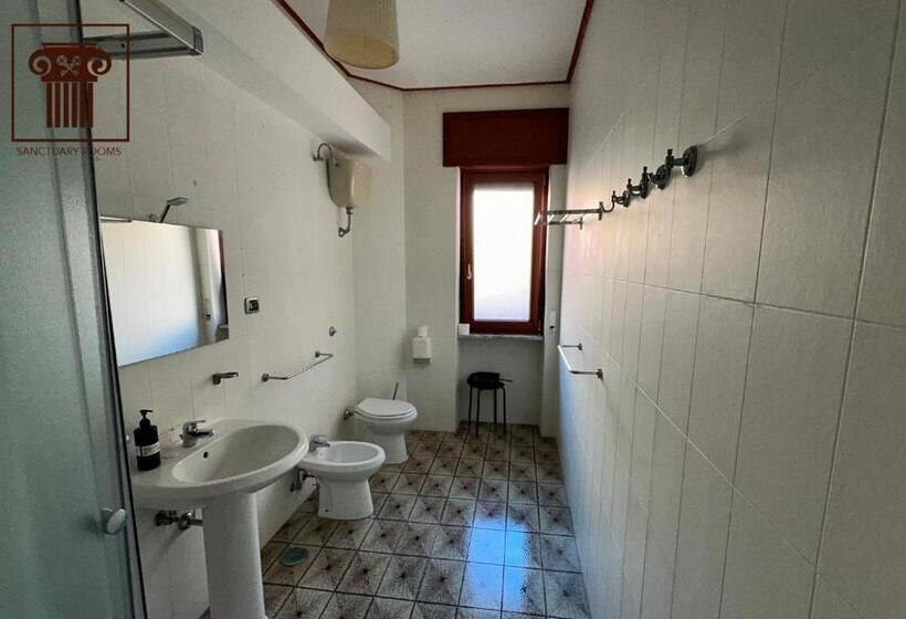 غرفة عائلية, Sanctuary Rooms