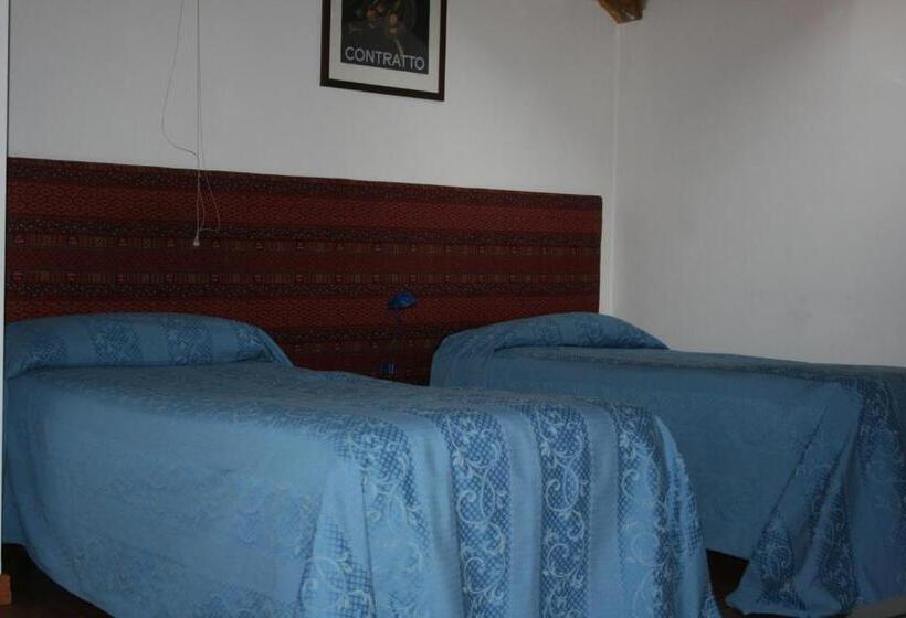 اتاق استاندارد سه نفره, Albergo Cavallino