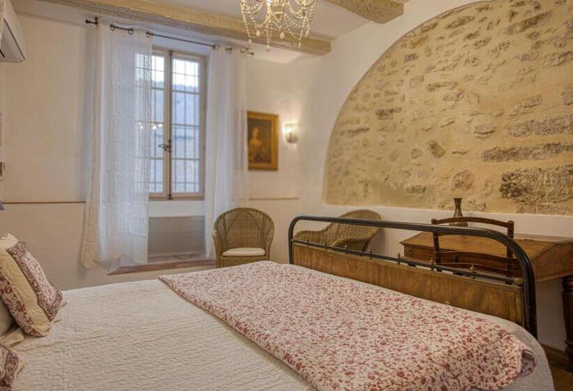 Номер Стандарт, Hôtel Restaurant Les Remparts
