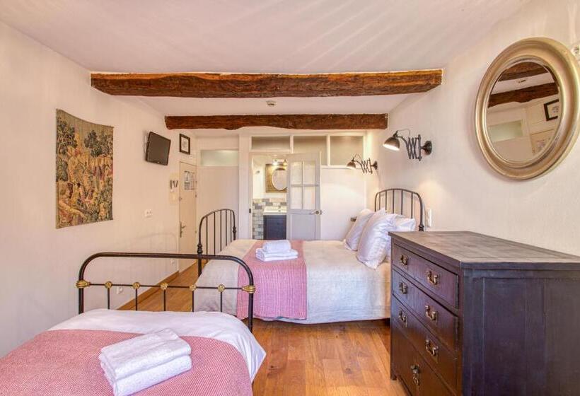 Трехместный Номер Классика, Hôtel Restaurant Les Remparts