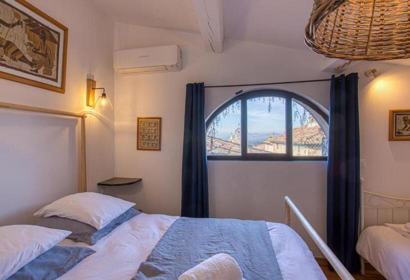Номер Стандарт Трехместный, Hôtel Restaurant Les Remparts