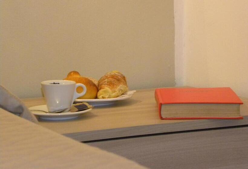 اتاق استاندارد با تخت بزرگ, B&b Napoli Storica