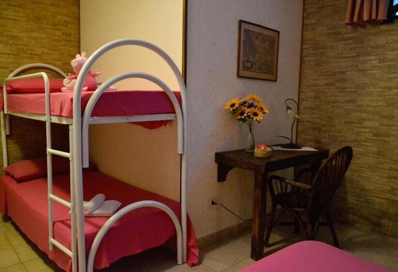 اتاق استاندارد چهار تخته, Affittacamere La Tavernetta