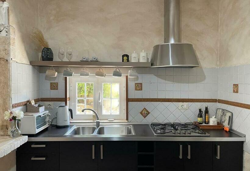 דירת חדר דלוקס, Home Sweet Home