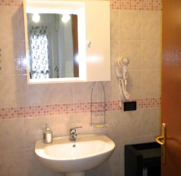 اتاق لوکس با چشم‌انداز شهر, Top Suit Uno   Guest House