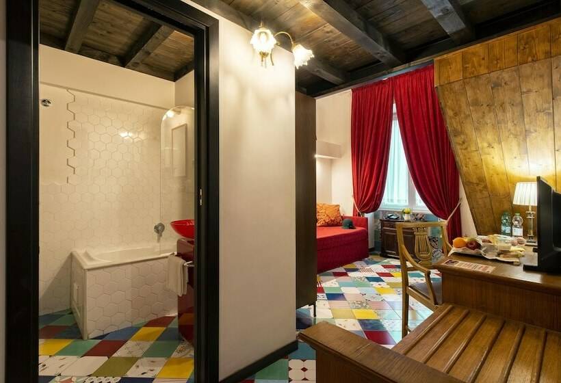 سوییت جونیور, Grand Hotel Europa & Restaurant