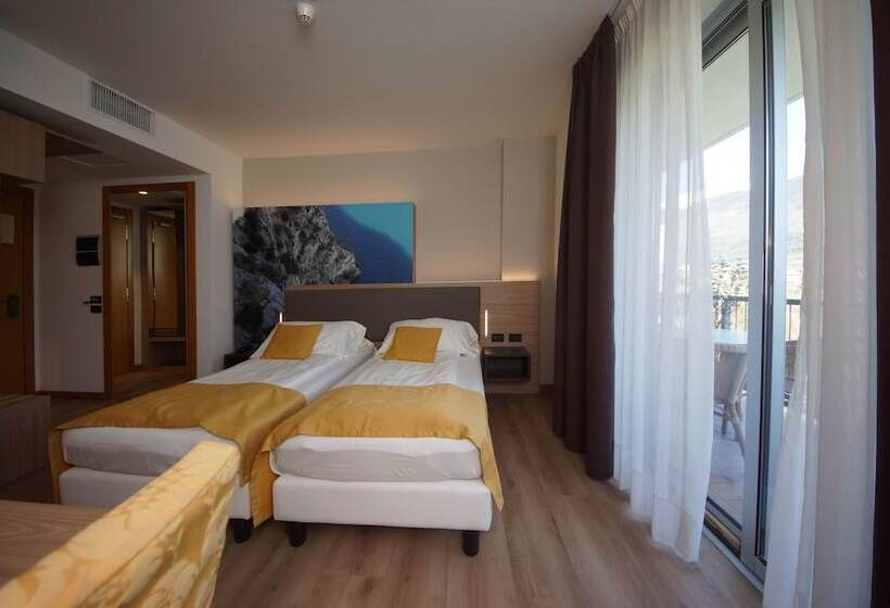 이코노미 룸, Ambassador Suite