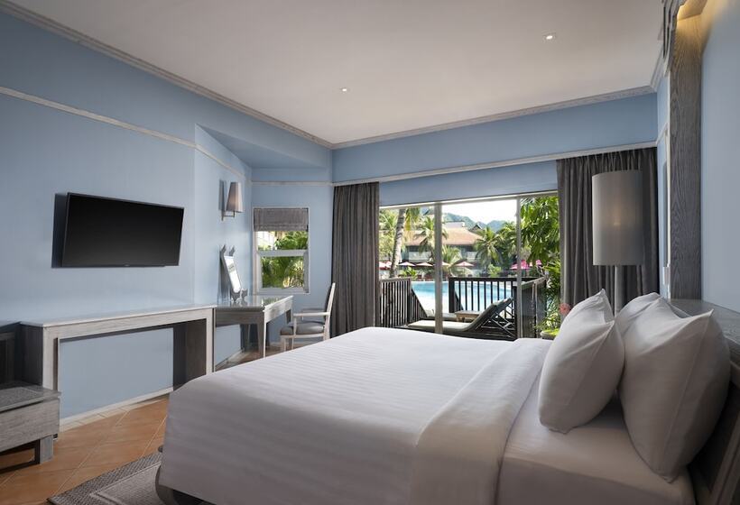 اتاق لوکس با چشم‌انداز استخر, Aonang Villa Resort I Beach Front