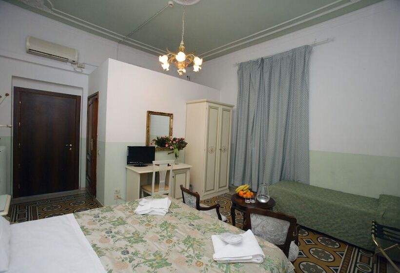 اتاق استاندارد سه نفره, Desiree