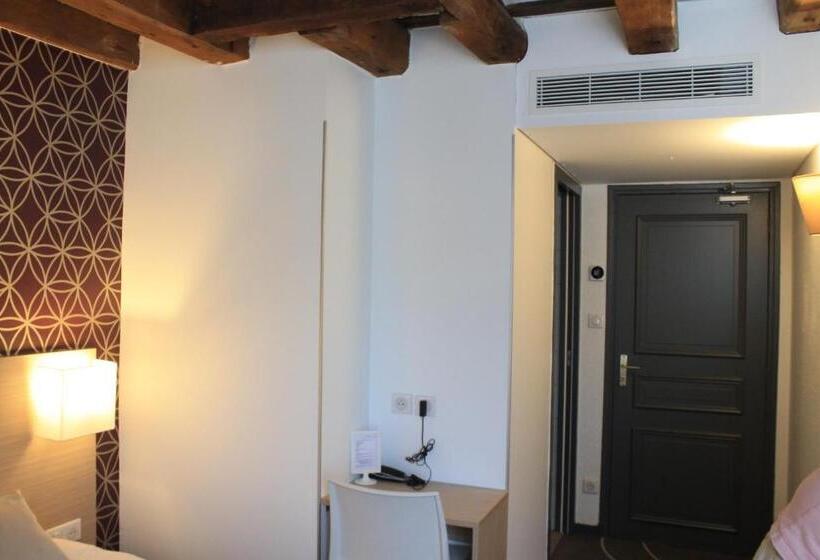 标准三人间, Hôtel Le Blason