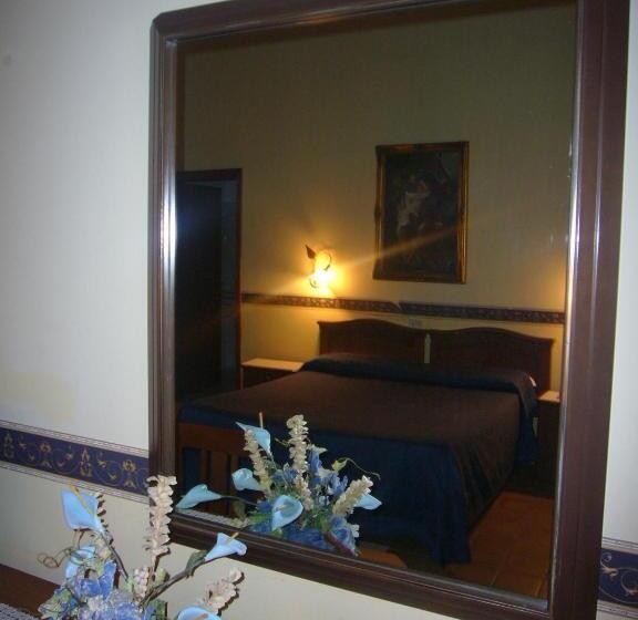 اتاق استاندارد چهار تخته, Villa Altieri