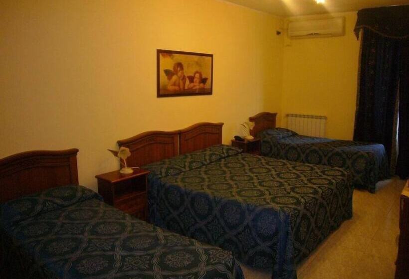 اتاق استاندارد چهار تخته, Villa Altieri