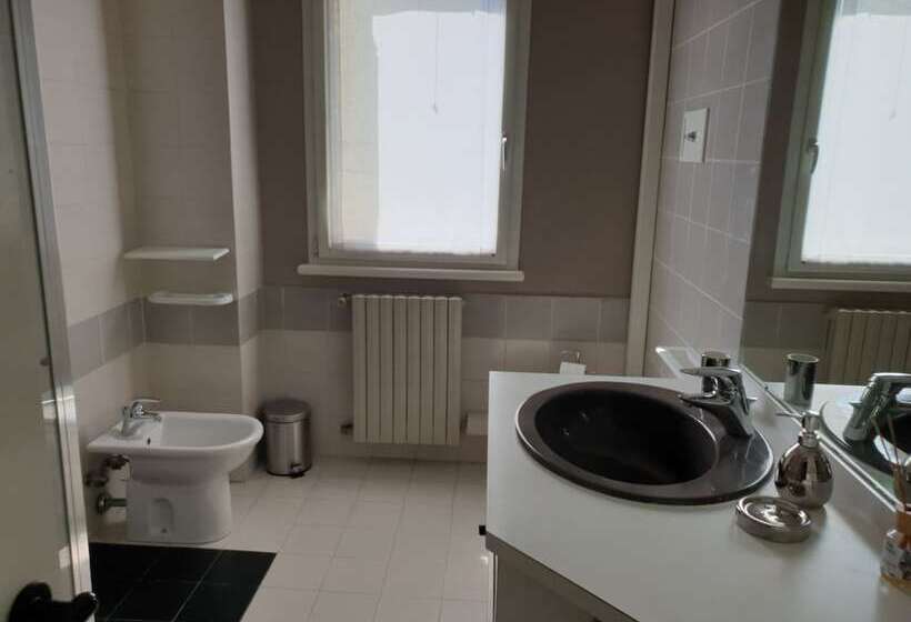 غرفة قياسية ثلاثية, B&b Villa Al Parco