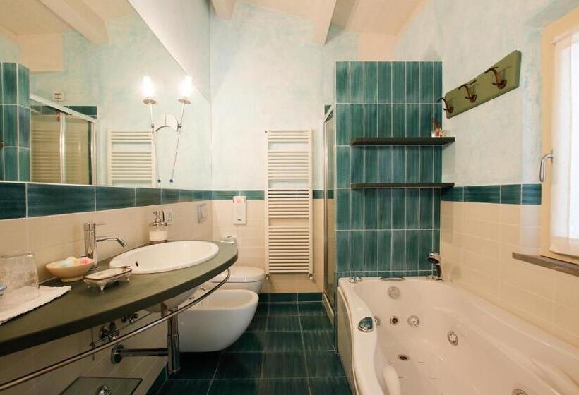 اتاق استاندارد با چشم‌انداز استخر, B&b Villa Fioreconero