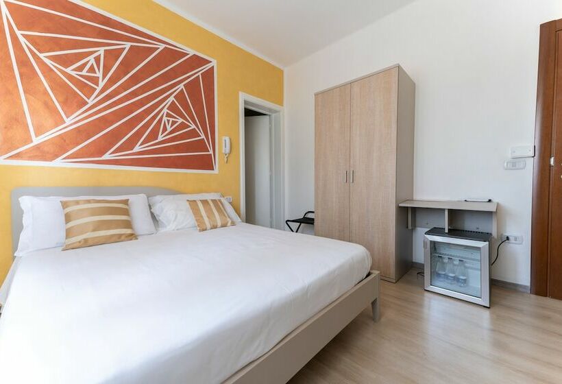 Quarto Triplo Estandar, Benaco Mavras