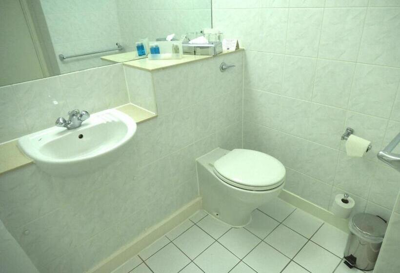Номер Стандарт Трехместный, Airport Inn Gatwick
