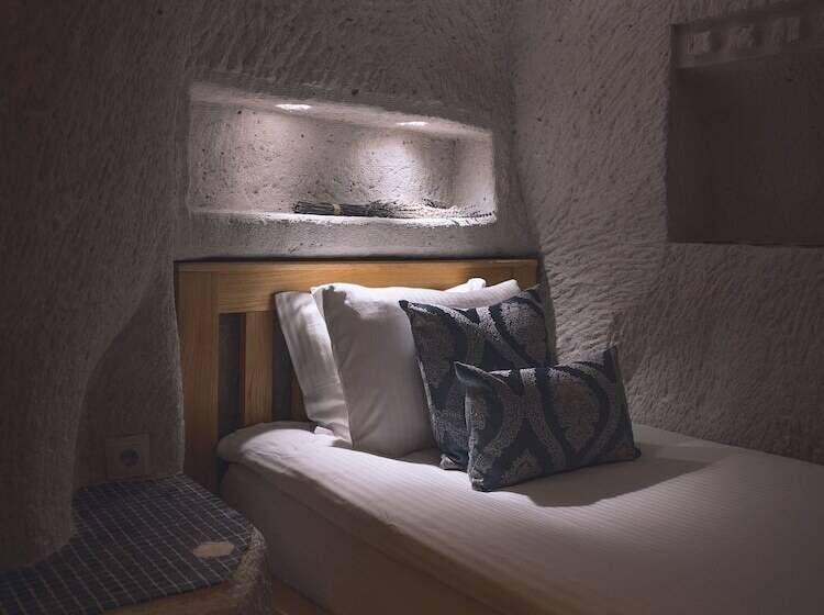 Номер Стандарт Трехместный, Local Cave House