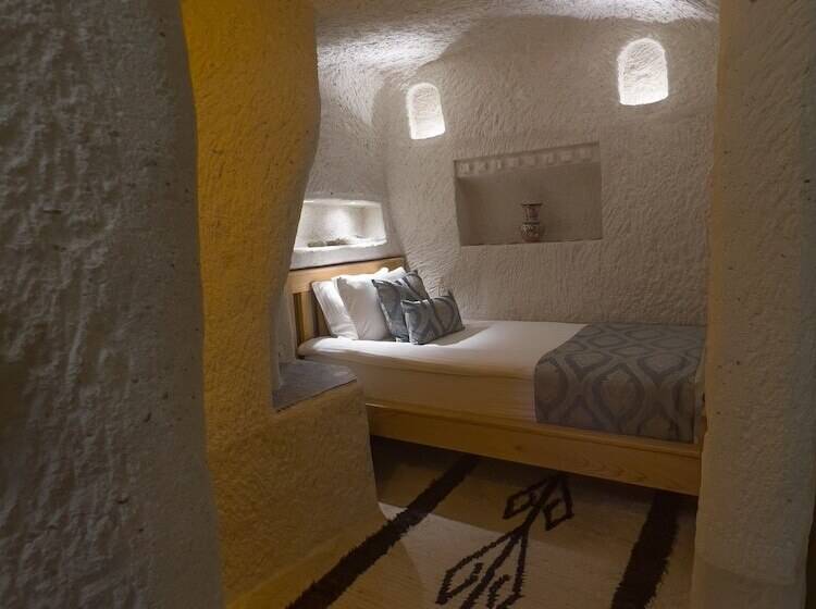 Номер Стандарт Трехместный, Local Cave House