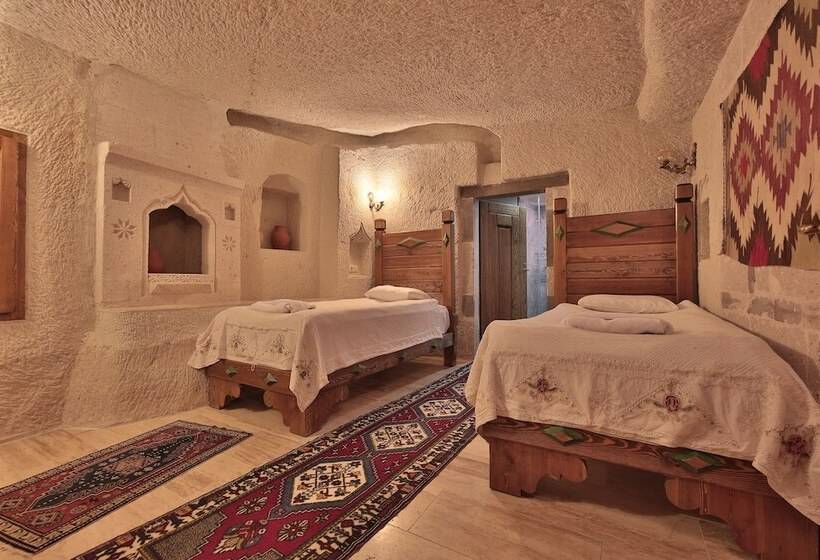 סוויטה משפחתית, Local Cave House
