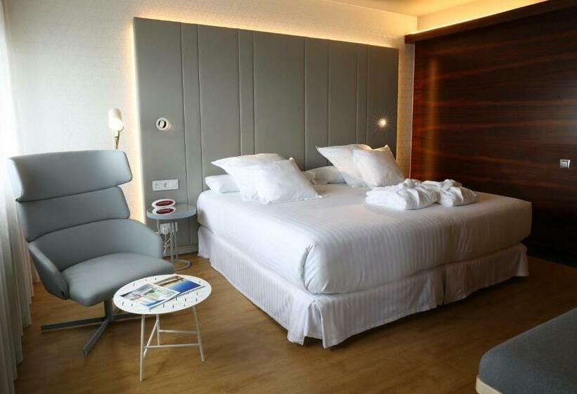 Полулюкс, Occidental Atenea Mar  Adults Only