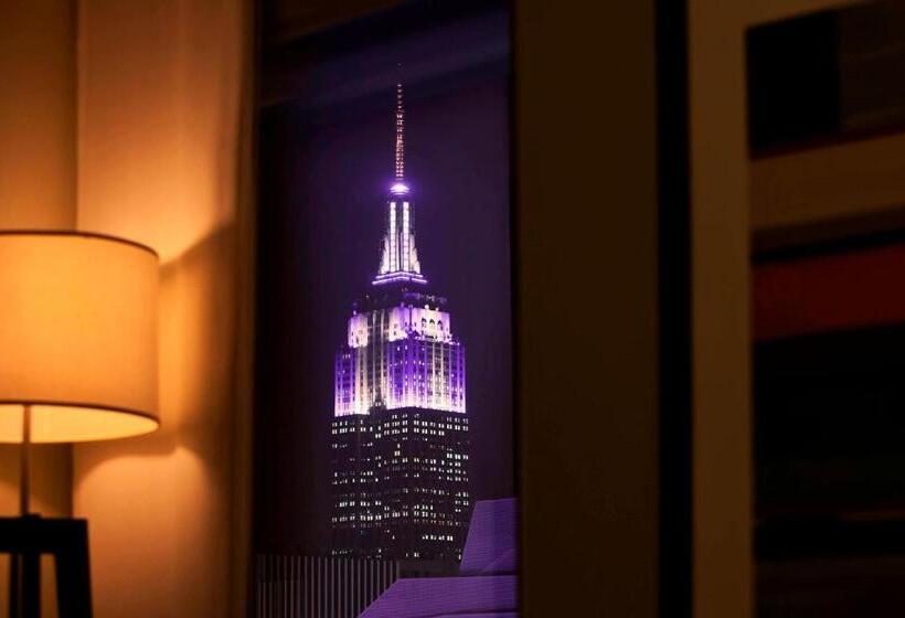 디럭스 스위트 킹 침대, The Westin New York At Times Square