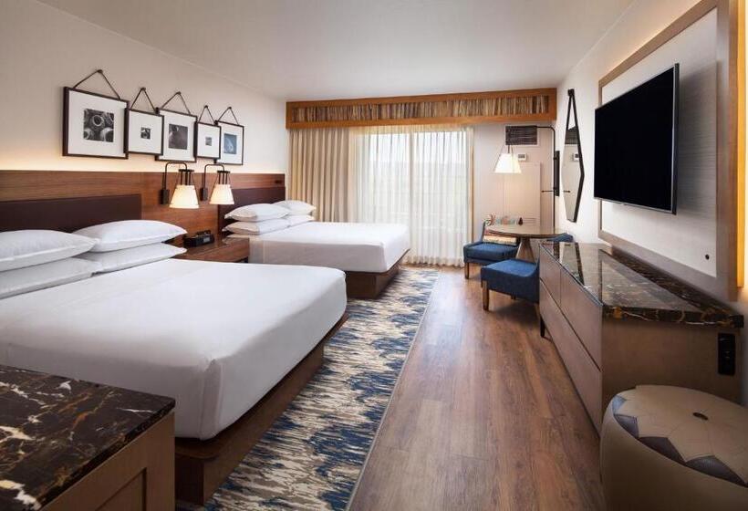 Номер Deluxe Вид на Бассейн, Sheraton Grand At Wild Horse Pass