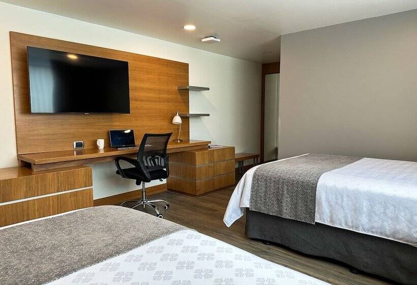 스탠다드 룸 더블 침대 2개, Wyndham Garden Quito