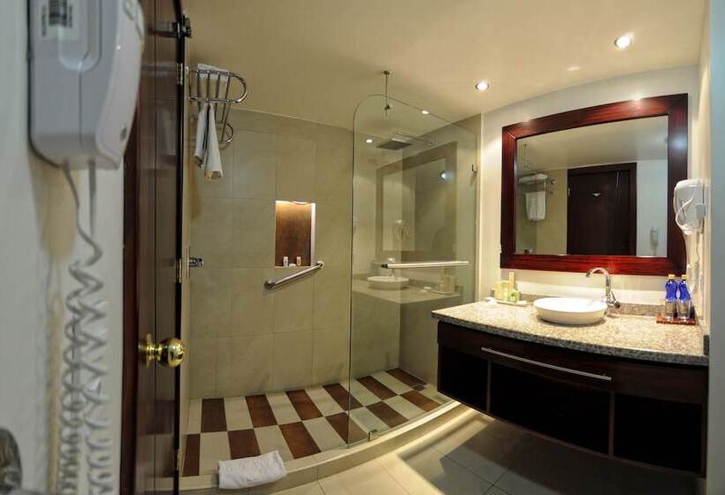 جناح جونيور, Wyndham Garden Quito