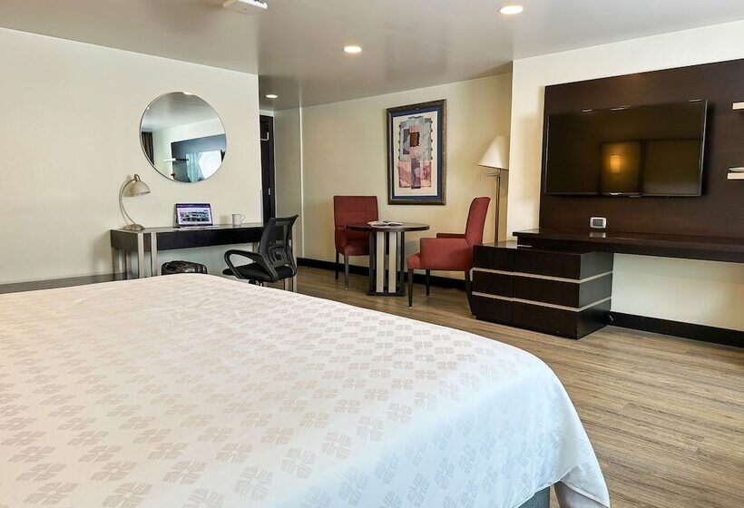 جناح جونيور, Wyndham Garden Quito
