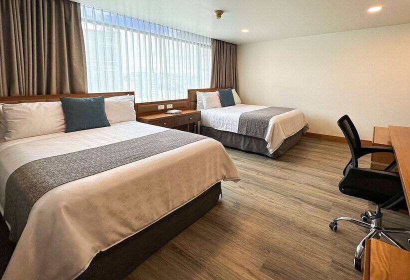 스탠다드 룸 더블 침대 2개, Wyndham Garden Quito