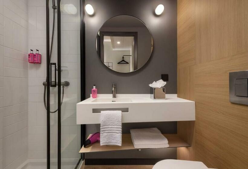 Номер Стандарт Вид на Город, Moxy Lisboa Oriente