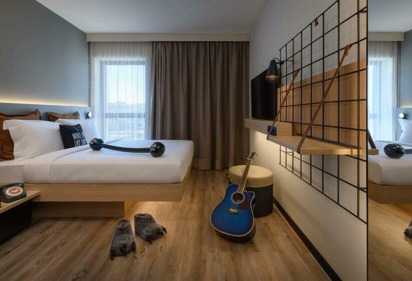 Номер Стандарт Вид на Город, Moxy Lisboa Oriente