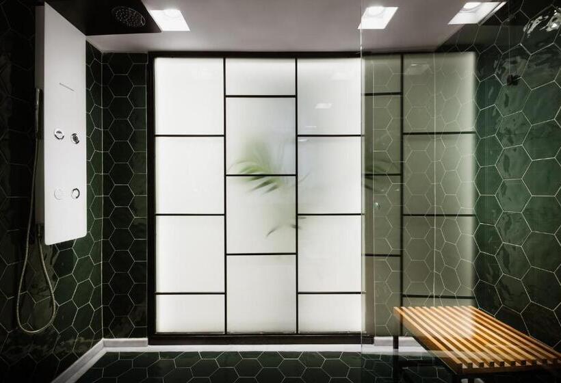 Люкс Вид на Сад, The Bold Type Hotel, A Member Of Design Hotels