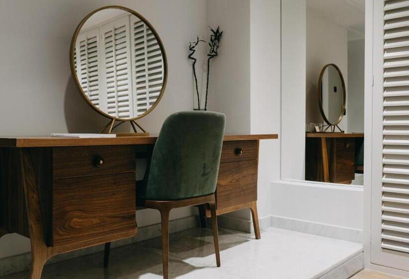 Люкс Вид на Сад, The Bold Type Hotel, A Member Of Design Hotels