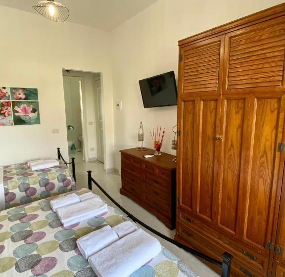 اتاق کلاسیک سه تخته, Casa Malo