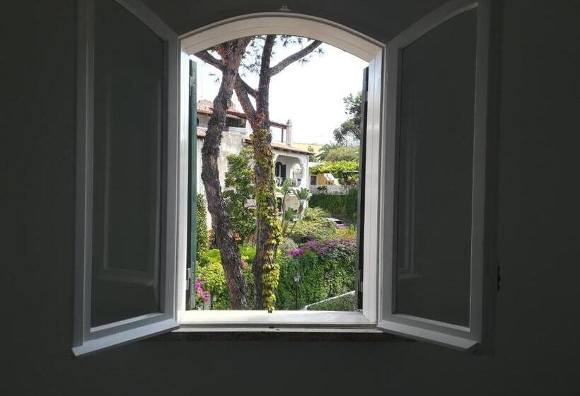 اتاق سوپریور سه تخته, Casa Malo