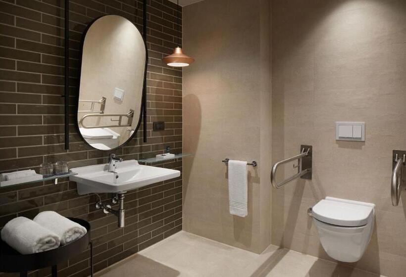 اتاق استاندارد با تخت بزرگ, Four Points By Sheraton Prishtina City