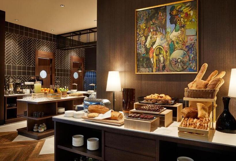 سوئیت جونیور با تخت بزرگ, Four Points By Sheraton Prishtina City