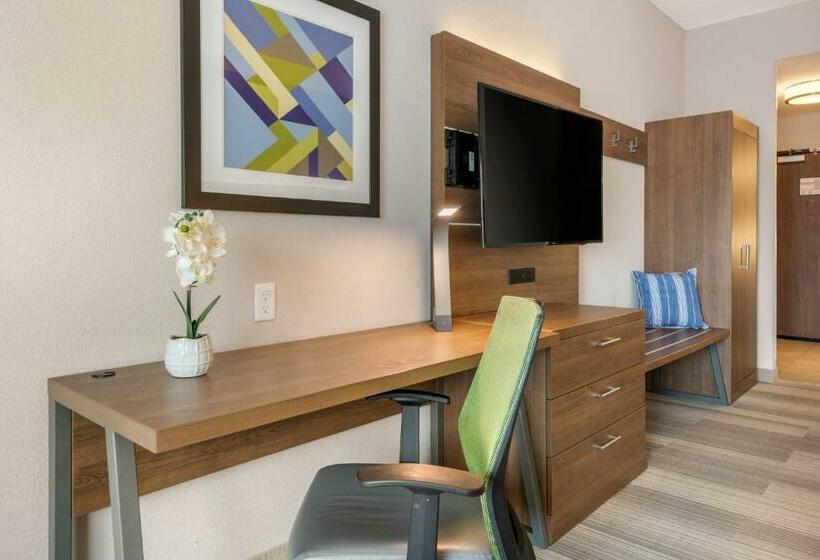 Номер Стандарт, Holiday Inn Express & Suites   Moundsville, An Ihg