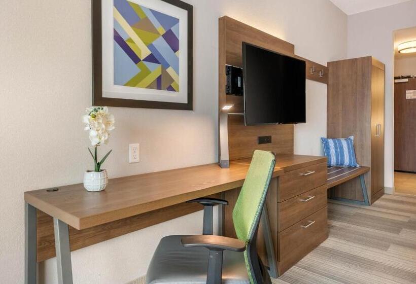 Номер Стандарт Адаптированный для Инвалидов, Holiday Inn Express & Suites   Moundsville, An Ihg